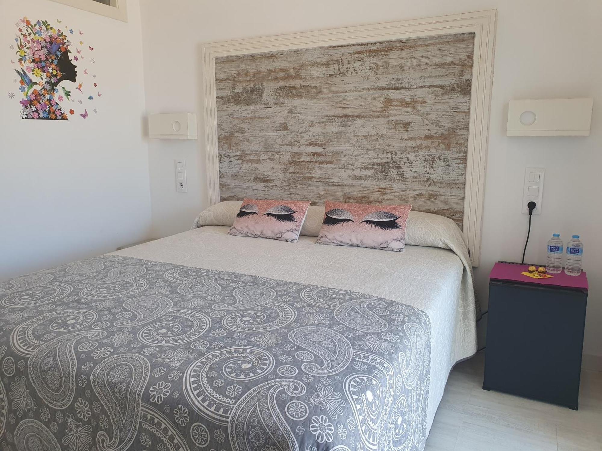 Hostal Mi Campana Denia Exteriör bild